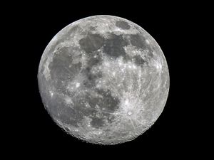 Supporting image for story: UK space companies developing communication services for upcoming Moon missions