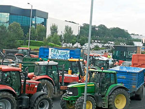 Supporting image for story: NFU bosses in talks with Muller over milk crisis