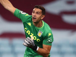 Supporting image for story: Emiliano Martinez outlines European ambitions for high-flying Aston Villa