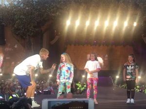Supporting image for story: Telford youngster Meesha dances with Justin Bieber on stage - with videos