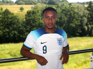 Supporting image for story: Aston Villa's Cameron Archer set for £18.5m move to Sheffield United 