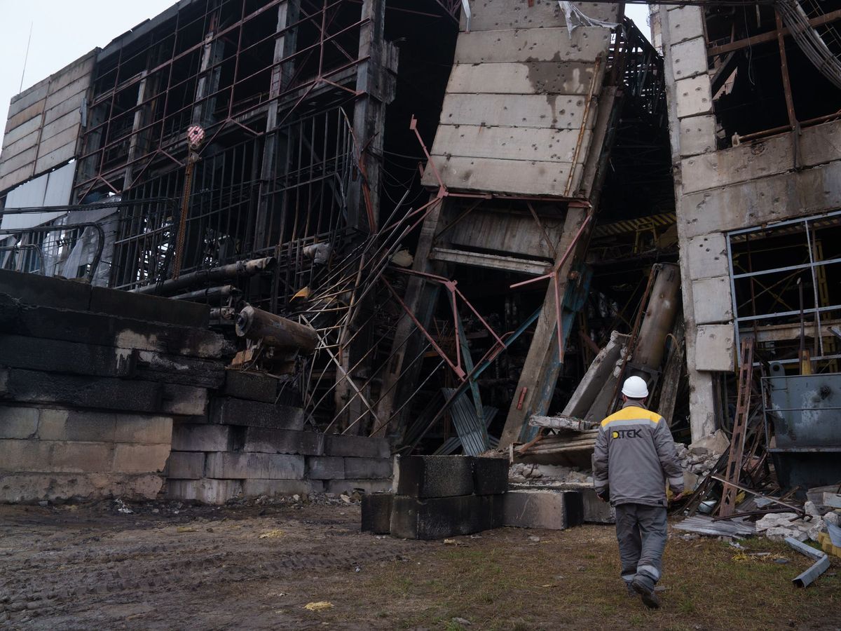 Kremlin official says Russian police will stay in Ukraine’s Donbas after peace