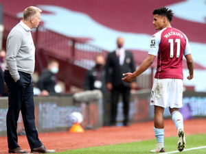 Supporting image for story: Analysis: Frustrating Manchester United defeat was Aston Villa's season in microcosm