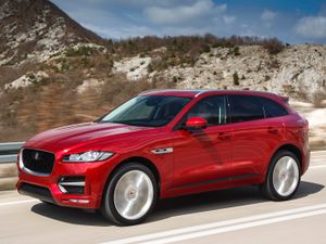 Supporting image for story: Jaguar Land Rover finishes year with record sales and revenue