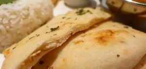 The mini naans were flavourful and had the right amount of seasoning