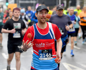 This guy decided to juggle whilst running!