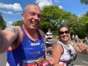 Graham running the 2025 Leeds Marathon with Rob Burrow’s widow, Lindsey 