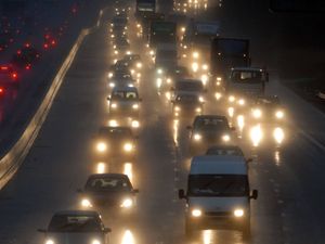 Supporting image for story: Brighter headlights more likely to cause glare for drivers, study finds