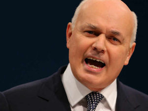 Supporting image for story: Poll: Should migrants have to prove they can speak English before claiming benefits?