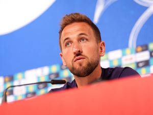 Supporting image for story: Harry Kane urges pundits to remember own England experiences before criticising