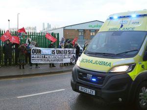 Supporting image for story: Union calls off ambulance worker strike after ‘wonderful’ backing from public