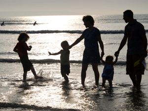 Supporting image for story: Two-child limit scrapped at cost of £3bn to cut child poverty by 450,000