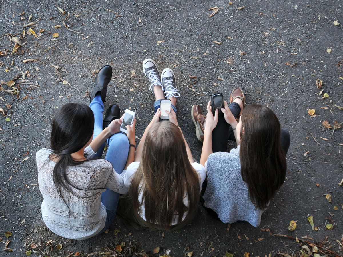 Social media ban for under-16s backed by Lords