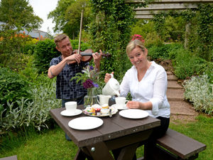 Supporting image for story: A traditional treat in a lovely spot
