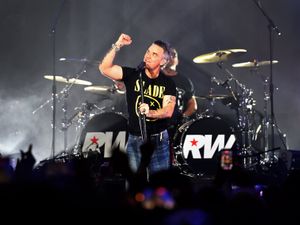 Supporting image for story: 33 fantastic photos as global star Robbie Williams entertains The Halls Wolverhampton