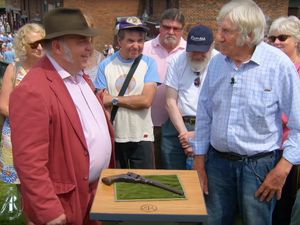 Supporting image for story: Gun bought for £150 valued at £150,000 at Black Country Antiques Roadshow