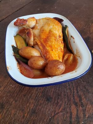 Chicken and potatoes in fermented pepper sauce
