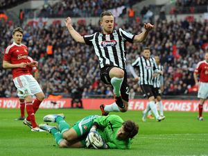 Supporting image for story: Bucks miss out on Ross Hannah