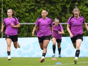 Supporting image for story: Injury doubt Lauren James trains as England prepare for Euro 2025 final