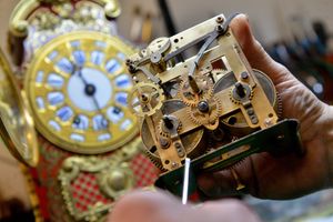 NORTH COPYRIGHT SHROPSHIRE STAR STEVE LEATH 09/02/2023..Feature in Market Drayton at W J Morris Clocks. Pics with Wayne and Mel Morris..