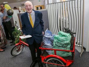Supporting image for story: Award for mail man Alan still delivering post after 50 years