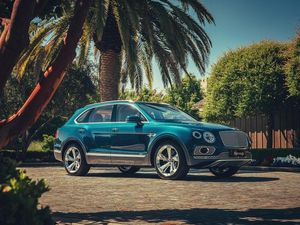Supporting image for story: Bentley announces pricing for new Bentayga Hybrid