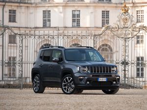 Supporting image for story: First Drive: The Jeep Renegade e-Hybrid adds further electrification to the brand’s range