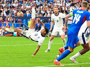 Jude Bellingham scoring for England 