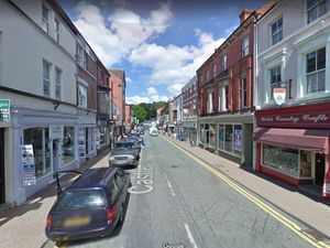 Supporting image for story: Parking ban in tourist town centre while pavements are widened