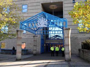 Supporting image for story: Man grabs pregnant ex by throat, steals £20 and headbutts policewoman