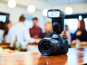 Supporting image for story: This new camera flash automatically knows where to point for the best picture