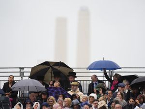 Supporting image for story: Warnings issued for thunderstorms and high temperatures as heatwave continues