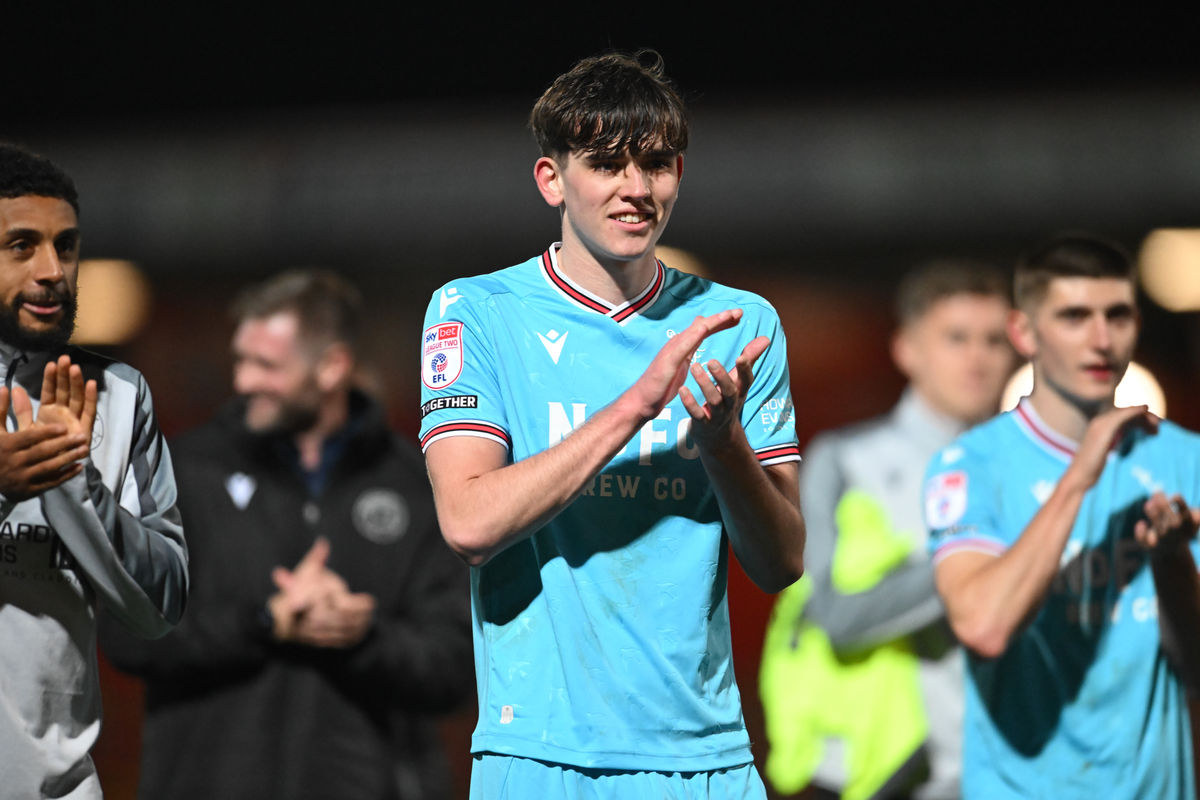 Good head on his shoulders - Walsall defender Stan Straw hailed after first senior start