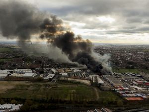 Supporting image for story: Major incident stood down at London warehouse fire