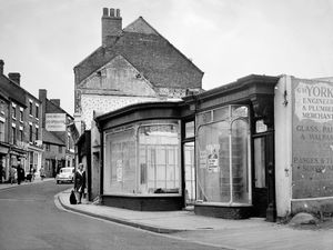 Supporting image for story: Archive photos of Wellington show how much one of Shropshire's biggest towns has changed