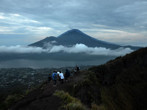 Supporting image for story: Telford photographer comes face to face with erupting volcano Mount Agung in Indonesia