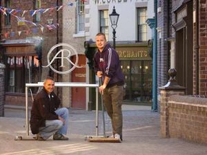 Supporting image for story: Thousands due at antiques show