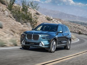 Supporting image for story: First Drive: BMW’s revised X7 brings more tech and bold new look