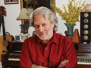 Supporting image for story: Dean Friedman talks about working on TV show Boon, and meeting James Taylor, Carly Simon and Elton John ahead of Birmingham shows