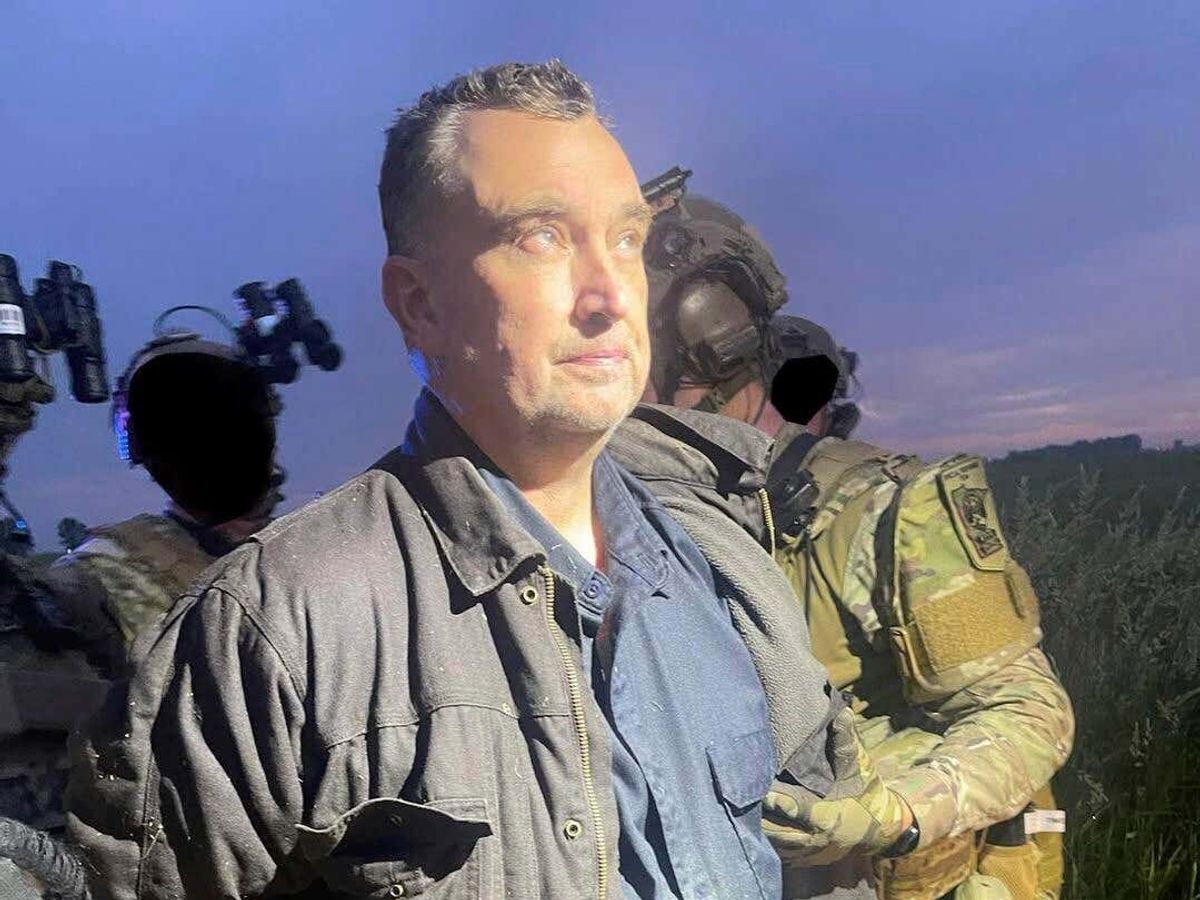 Man suspected of shooting US politicians surrenders to police