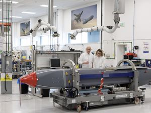 Supporting image for story: UK and France order more Storm Shadow missiles and step up military co-operation