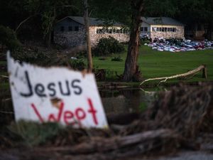 Supporting image for story: Hope of finding Texas flood survivors dims as search efforts go on