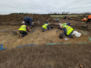 Supporting image for story: Iron Age Roman settlement uncovered after rare sword find