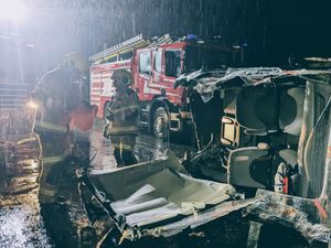 Supporting image for story: Dramatic pictures reveal what happens when Shropshire firefighters train to rescue road crash victims