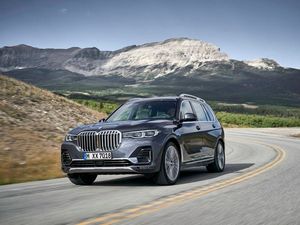 Supporting image for story: BMW reveals huge new X7 SUV as upmarket Range Rover rival