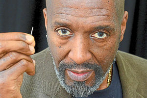 Supporting image for story: VIDEO and PICTURES: Record-breaking sculptor heads back to 'diamond' hometown