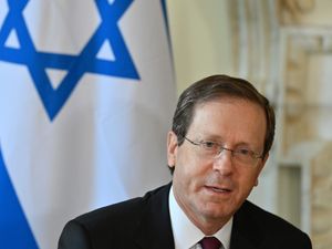 Supporting image for story: Starmer to meet Israeli president after condemning strike on Hamas in Qatar