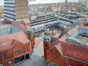 Supporting image for story: Painter who can turn M5 bridges into art