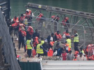 Supporting image for story: More than 400 migrants arrive in the UK crossing the Channel in small boats