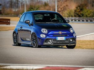 Supporting image for story: Abarth reveals two new 595 special editions